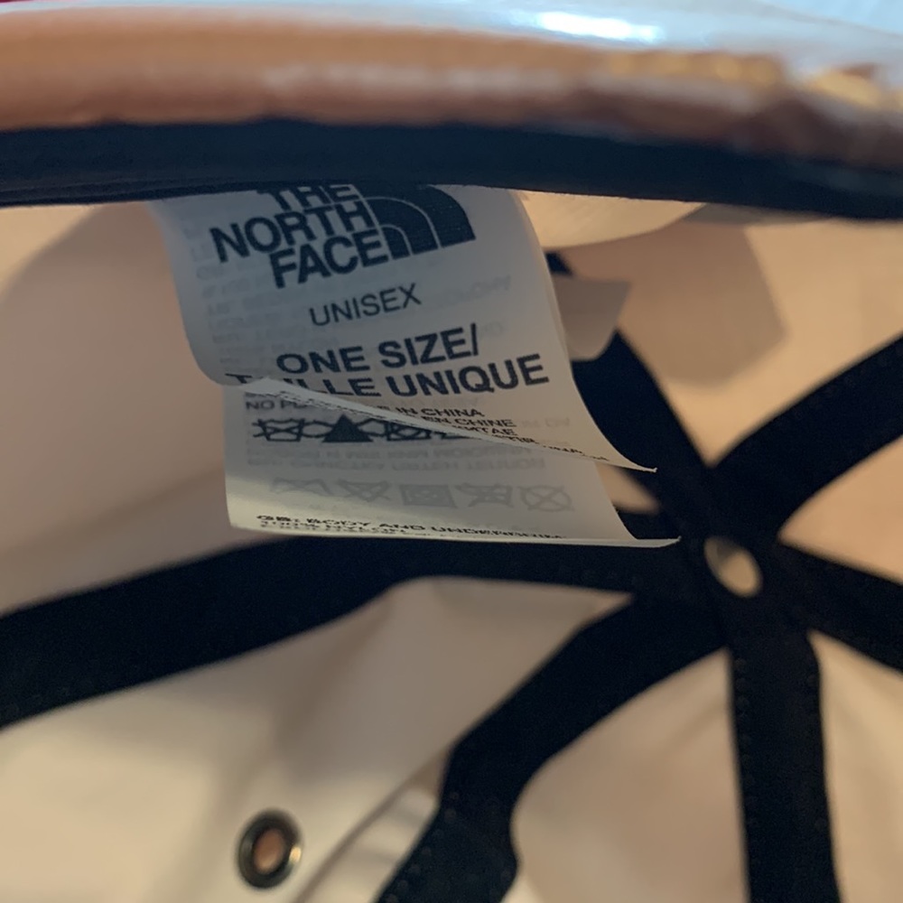 Supreme/The North Face 6 panel rose gold metallic hat NWT - Picture 9 of 10